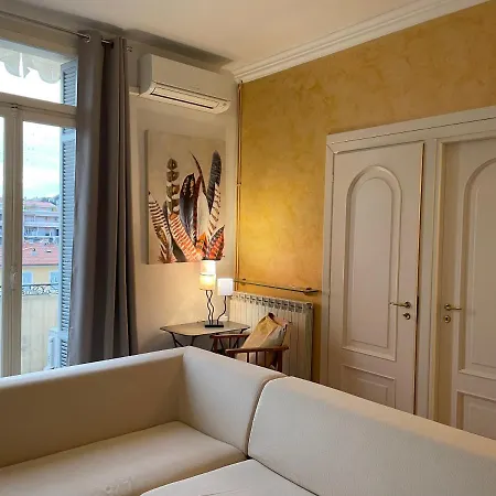 Superbe Classe Vue Et Jardin, Emplacement Exceptionnel, Climatise Apartment *