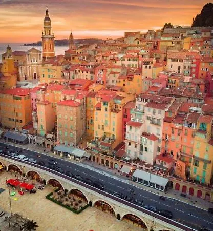 Superbe Classe Vue Et Jardin, Emplacement Exceptionnel, Climatise Menton