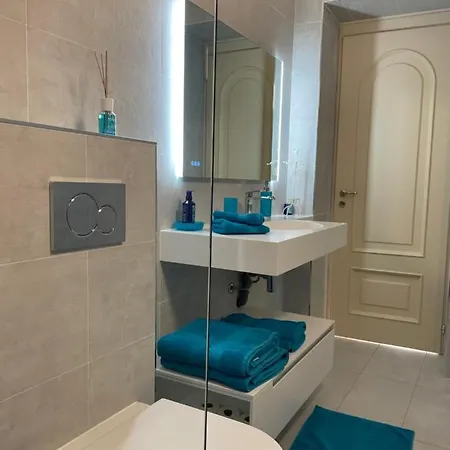 Superbe Classe Vue Et Jardin, Emplacement Exceptionnel, Climatise Apartment