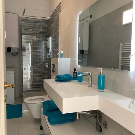 Superbe Classe Vue Et Jardin, Emplacement Exceptionnel, Climatise Apartment Menton