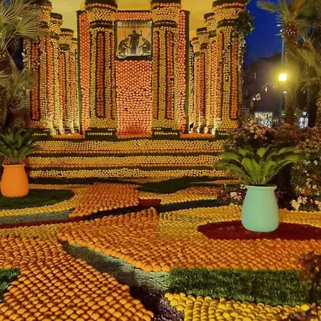 Superbe Classe Vue Et Jardin, Emplacement Exceptionnel, Climatise * Menton