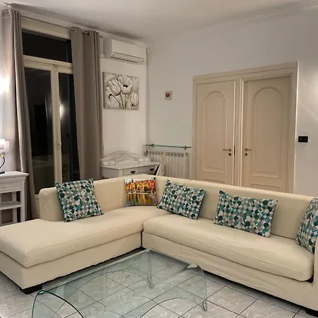 Superbe Classe Vue Et Jardin, Emplacement Exceptionnel, Climatise Apartment