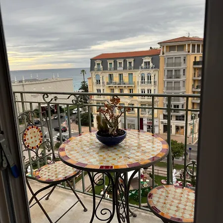 Superbe Classe Vue Et Jardin, Emplacement Exceptionnel, Climatise * Menton