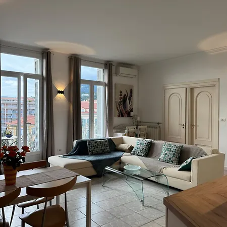 Superbe Classe Vue Et Jardin, Emplacement Exceptionnel, Climatise