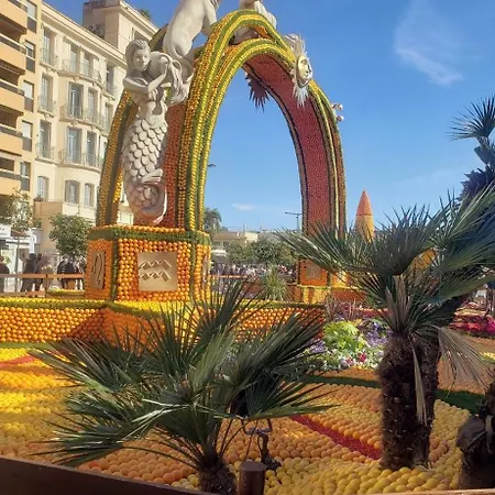 Superbe Classe Vue Et Jardin, Emplacement Exceptionnel, Climatise Apartment